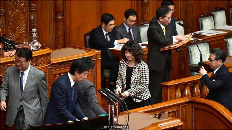 Parlamento do Japão votou a favor da entrada de um número nunca antes visto de trabalhadores imigrantes - 300 mil nos próximos cinco anos, a partir de abril de 2019