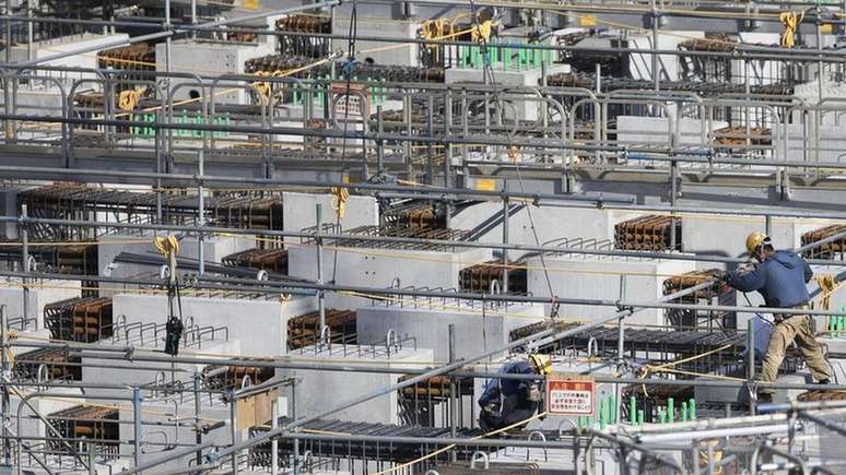Enquanto Tóquio se aproxima dos Jogos Olímpicos de 2020, escassez de mão de obra na construção de estruturas exige ajuda de trabalhadores estrangeiros