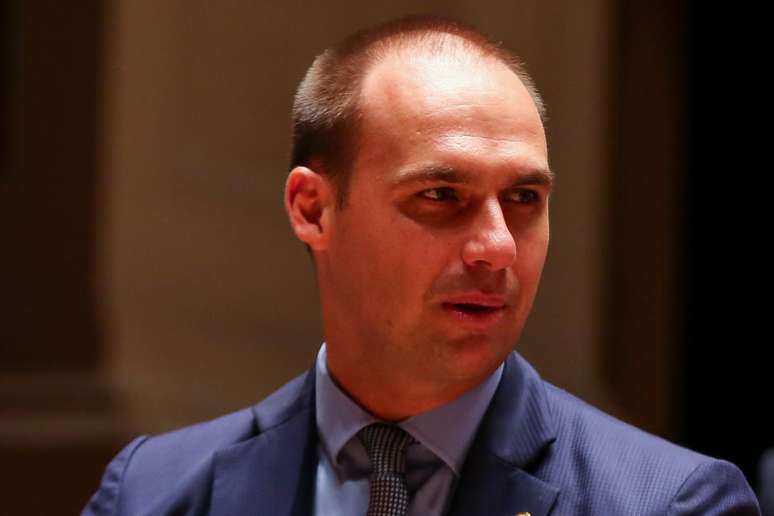 Deputado estadual Eduardo Bolsonaro durante a cerimônia de diplomação realizada pelo Tribunal Regional Eleitoral.