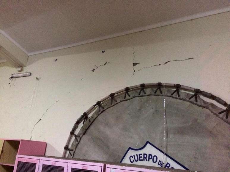 O interior de um Corpo de Bombeiros é visto danificado após um terremoto em Coquimbo
