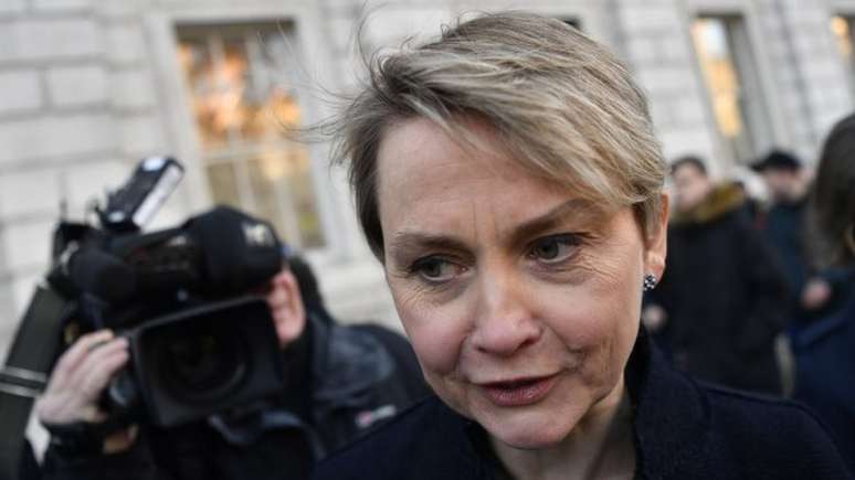 Yvette Cooper, do Partido Conservador, quer propor um prazo maior para o início da vigência do Brexit