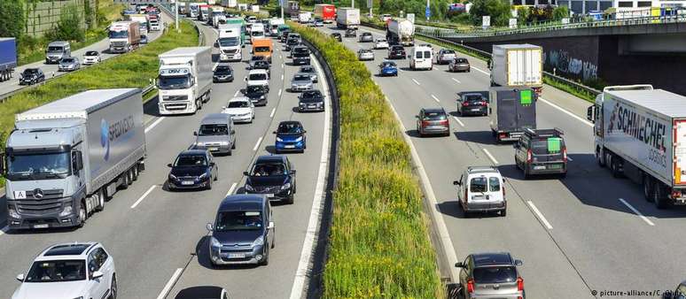 Uma parte da malha de autoestradas da Alemanha não tem limite de velocidade definido