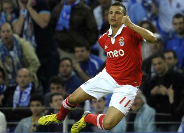 Lima fez ótimas temporadas em Portugal defendendo as camisas de Braga e Benfica (Foto: Francisco Leong/AFP)