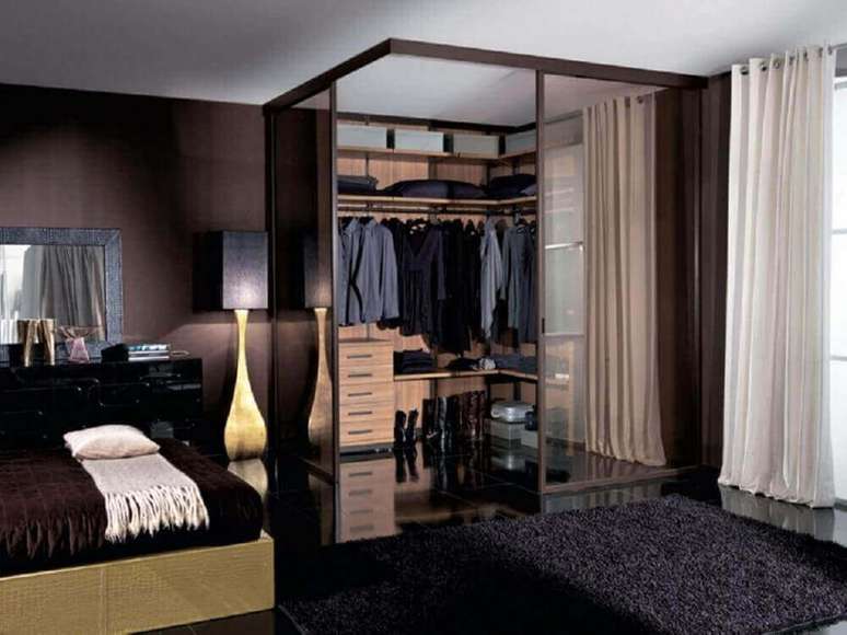 58. Quartos modernos decorados em cores escuras com closet pequeno – Foto: Yandex