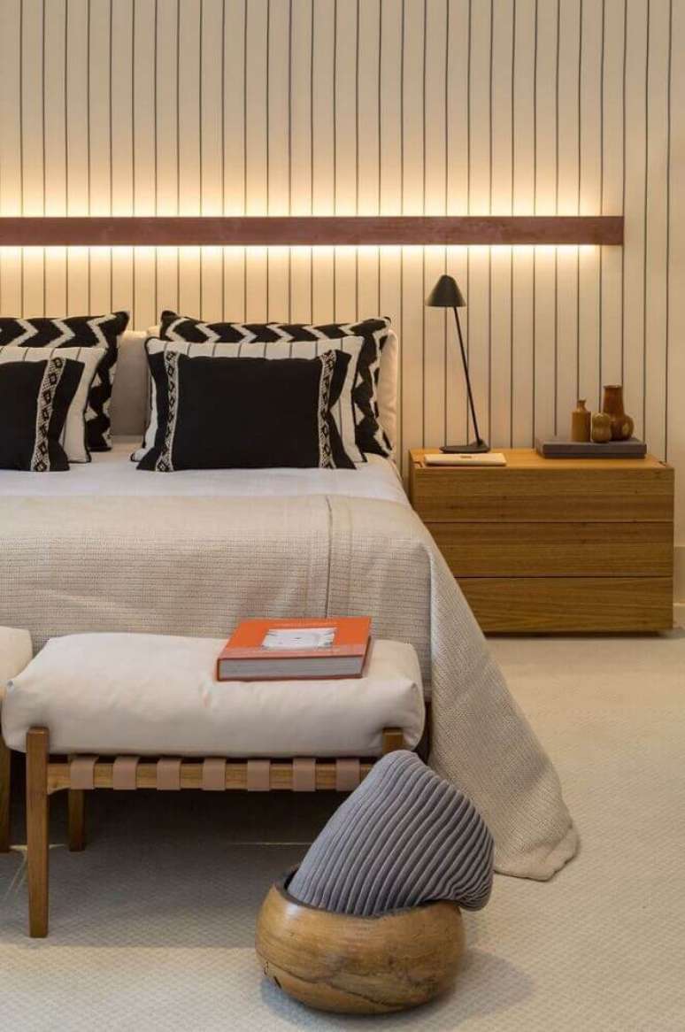 62. Quartos de casal modernos decorados em tons neutros &ndash; Foto: Pinosy