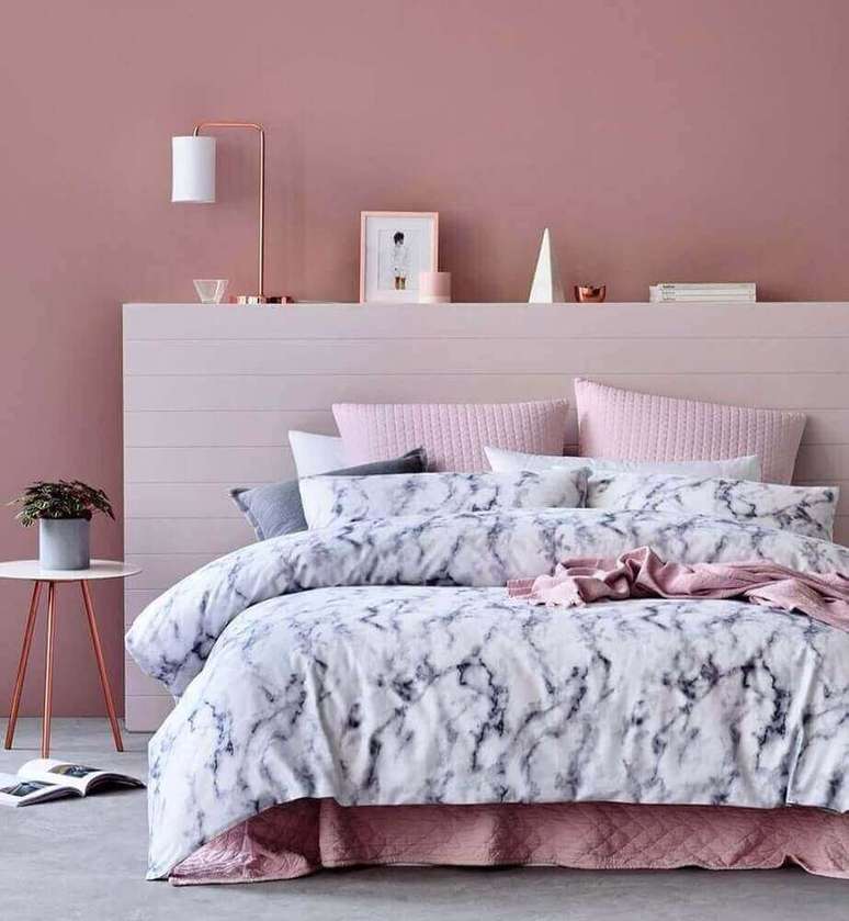 69. Saiba que &eacute; poss&iacute;vel decorar quartos modernos femininos todo em tons de rosa? Fica lindo e super delicado &ndash; Foto: MobMasker