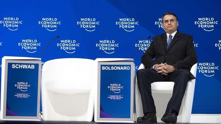 Depois de discurso, Bolsonaro respondeu a perguntas sobre seus projetos para economia e corrupção
