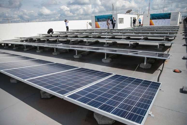 Paineis solares na cobertura do prédio do Ministério de Minas e Energia