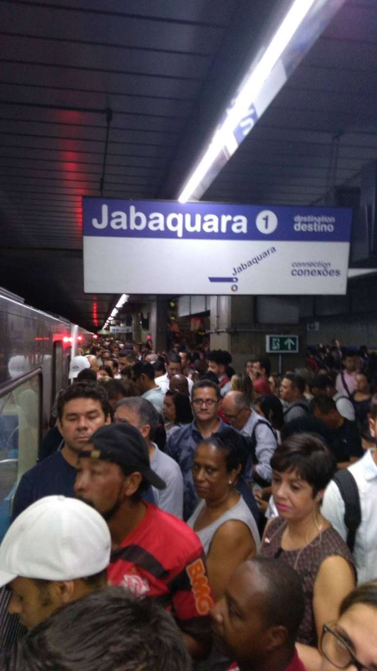 Usuário Ricardo Luiz Santos registrou a lotação na plataforma da estação Jabaquara