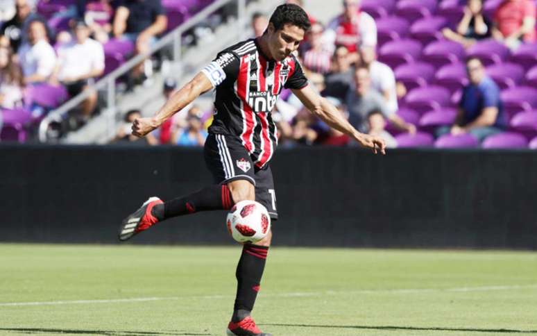 Hernanes pode ser poupado do jogo de quinta para trabalhar a forma física no CT da Barra Funda (Divulgação)