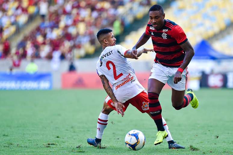 Vitinho, do Flamengo, na partida contra o Bangu, válida pela 1ª rodada da Taça Guanabara