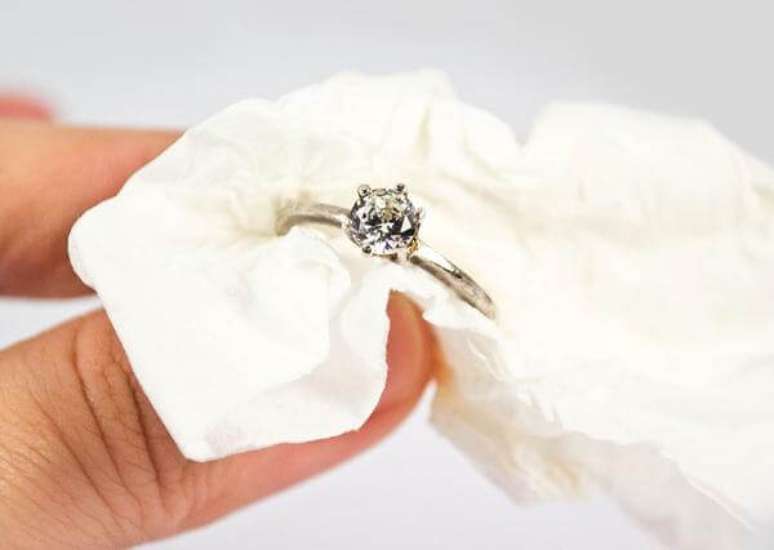 6- Como limpar anel com bicarbonato pode danificar as peças, consulte sempre a ajuda de um profissional. Fonte: Waufen