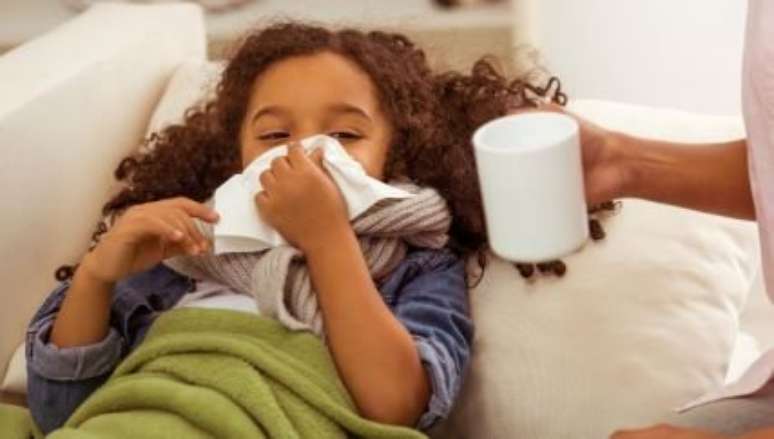 Metade dos pais tenta evitar resfriados nos filhos do jeito errado