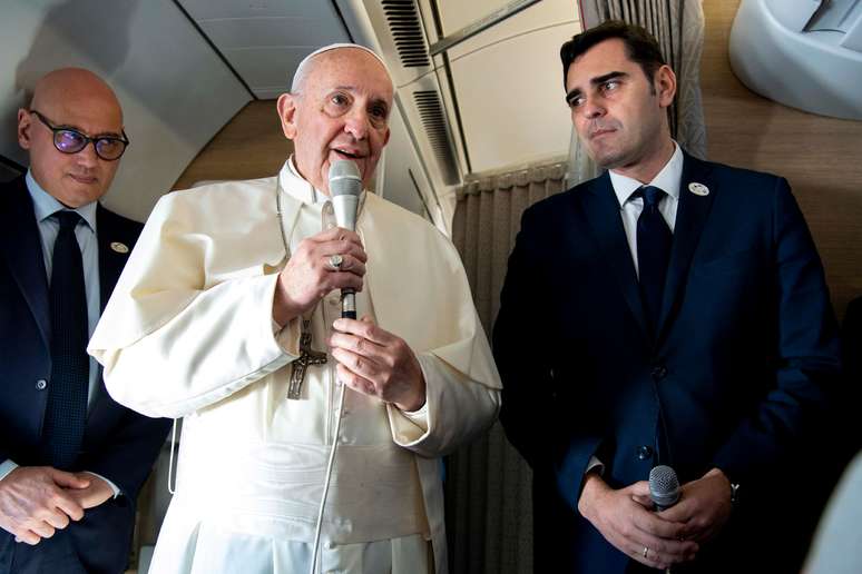 Papa Francisco durante entrevista coletiva no avi&atilde;o que o leva ao Panam&aacute;
23/01/2019 Vatican Media via REUTERS