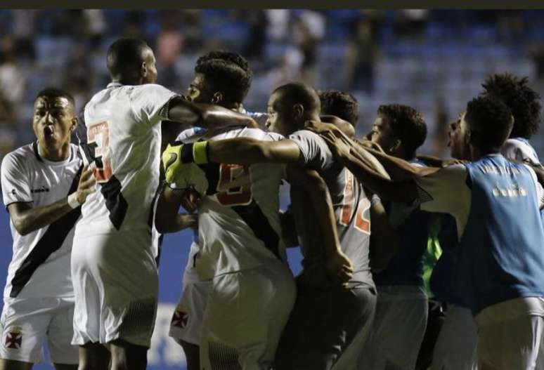 Jogadores do Vasco comemoram vaga na final da Copinha (Foto: Ale Vianna/Divulgação)