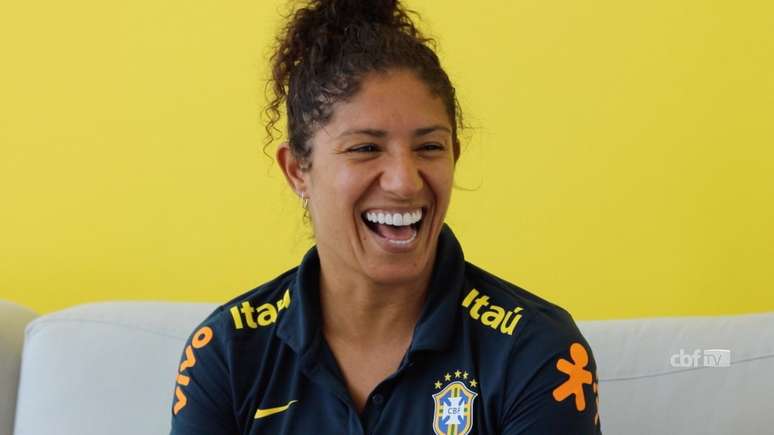 Cristiane durante entrevista para a CBF TV