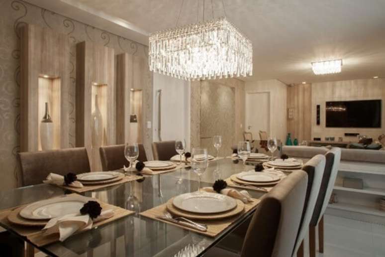 65- O lustre para sala de jantar combina perfeitamente com a decoração do ambiente. Fonte: Divino Lustre