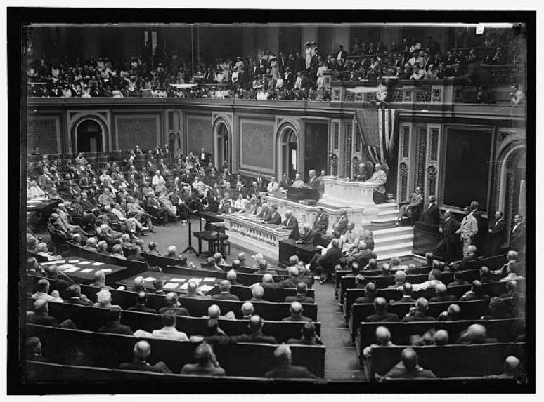 A tradição de apresentar a mensagem em forma de discurso ao Congresso ganhou força em 1913, com o presidente Woodrow Wilson