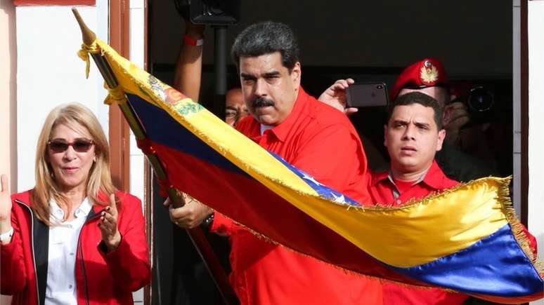 Em abril de 2017, Maduro anunciou a saída 'imediata' da Venezuela da OEA após a organização convocar uma reunião para discutir a situação humanitária do país