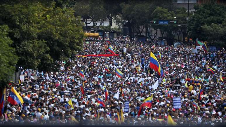 Milhares de venezuelanos saíram às ruas de Caracas nesta semana para protestar contra o governo de Maduro