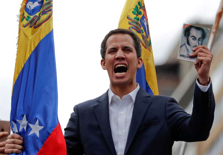 Líder da oposição venezuelana, Juan Guaidó, em discurso contra presidente Nicolás Maduro 
23/01/2019
REUTERS/Carlos Garcia Rawlins     