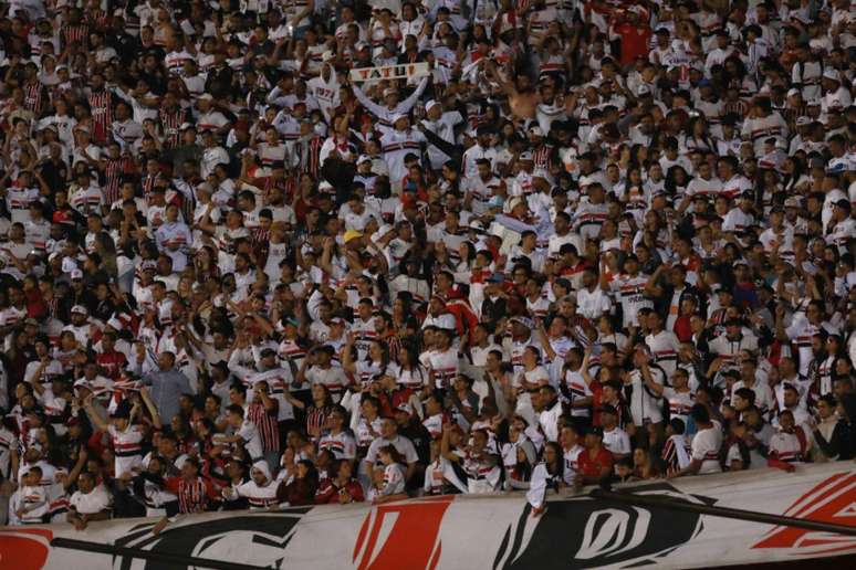 Torcida são-paulina deve lotar o Morumbi contra os argentinos (Foto: Ricardo Moreira/Fotoarena/Lancepress!)