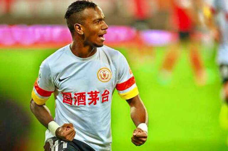 Brasileiro com a camisa do Beijing Renhe (Foto: Divulgação)