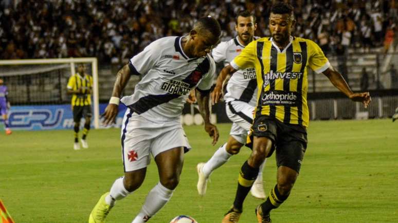 Ribamar não teve vida fácil contra a marcação do Voltaço (Alexandre Neto/Photopress)