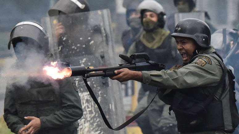 As forças de segurança do Estado venezuelano reprimiram os protestos que tomaram o país em 2014 e 2017