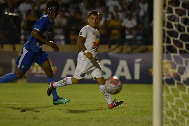 Yeferson Soteldo marcou o primeiro gol com a camisa do Santos, em Sorocaba (Ivan Storti/Santos FC)