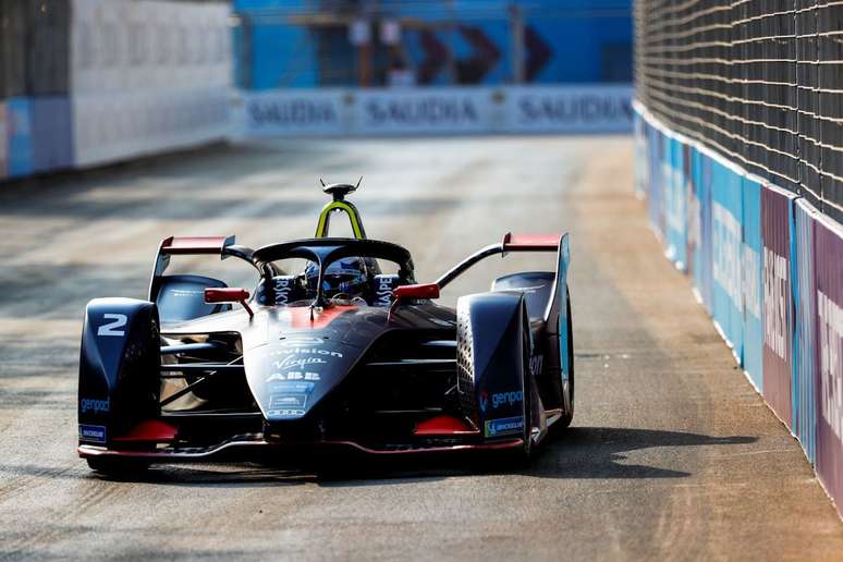 Em corrida caótica, Sebastien Buemi erra, bate e Sam Bird vence o ePrix de Santiago