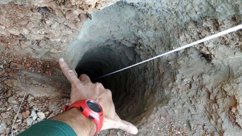 A abertura no chão na qual Julen caiu tinha 25cm de diâmetro