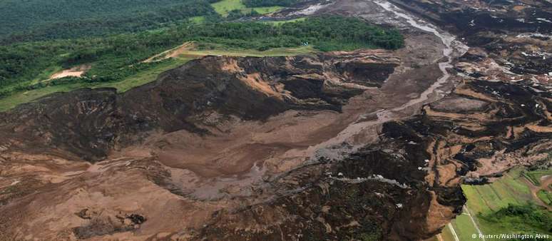 Até o início da noite de sábado, número confirmado de mortos em Brumadinho já alcançava 34 pessoas. 