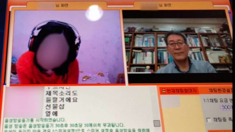 Mira (&agrave; esq) conversando com o pastor Chun para acertar detalhes da fuga