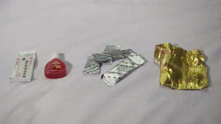 Todos os pertences de Mira ap&oacute;s a fuga se limitavam a alguns rem&eacute;dios, bandaids e col&iacute;rios