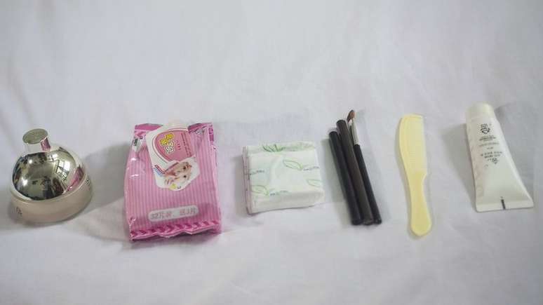 Os pertences de Jiyun, ap&oacute;s a fuga do apartamento, se limitavam a alguns cremes faciais, tolhas de papel, um pente e algumas maquiagens