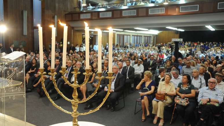 Sobreviventes radicados no Brasil participam de solenidade em homenagem às vítimas do Holocausto em 2018