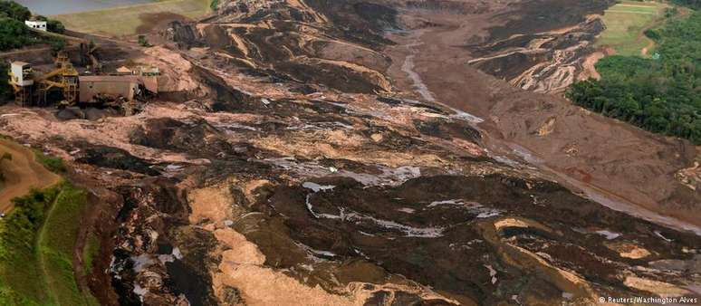 Rompimento da barragem ocorreu no início da tarde de sexta-feira na Mina Córrego do Feijão