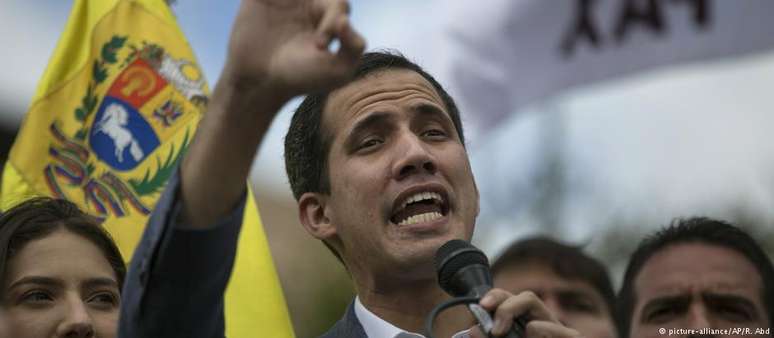 Juan Guaidó autoproclamou-se "presidente interino" da Venezuela