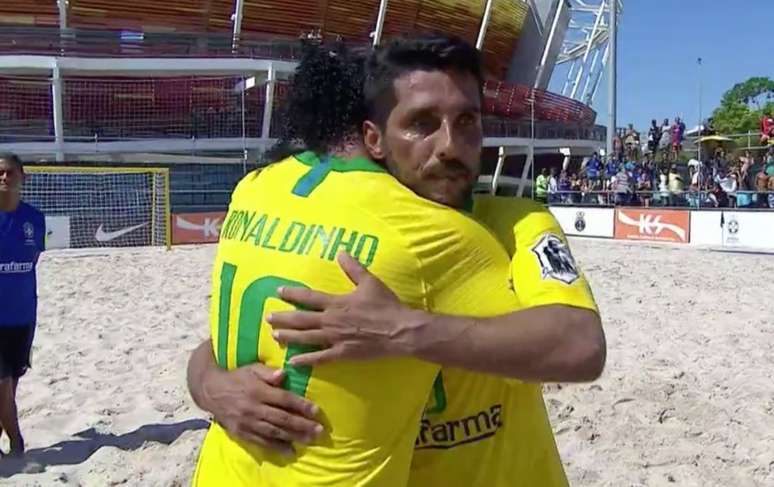 Jorginho jogou ao lado de amigo e ídolo, Ronaldinho Gaúcho. (Foto: Reprodução/Sportv)