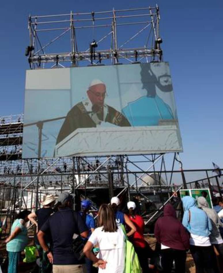 Papa encerrou viagem ao Panamá e falou sobre redes sociais