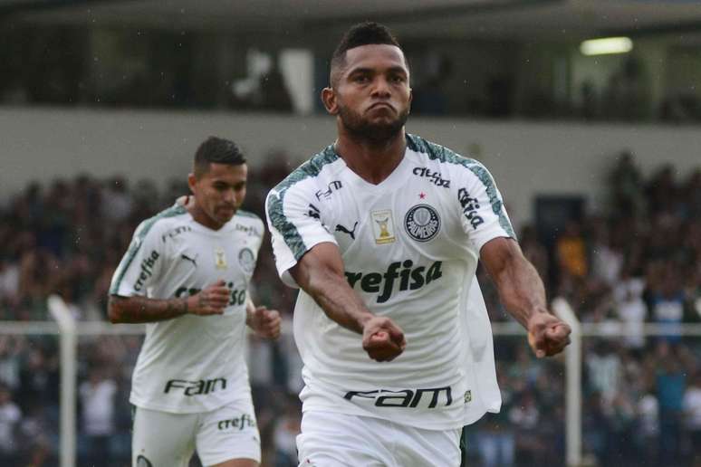  O colombiano Miguel Borja, jogador do Palmeiras, comemora seu gol durante partida contra o São Caetano
