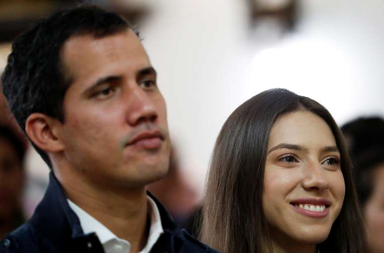 Autoproclamando presidente interino  da Venezuela, Juan Guaidó, e sua mulher, Fabiana Rosales
27/01/2019
REUTERS/Carlos Garcia Rawlins