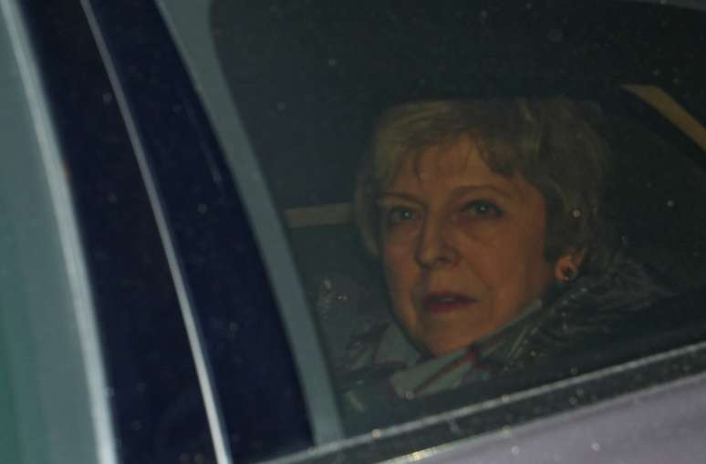 Premiê Theresa May chega ao Parlamento em Londres 28/1/201. REUTERS/Hannah McKay