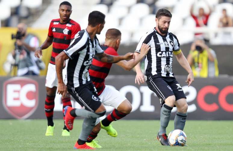 João Paulo não terminou a primeira etapa (Foto: Vitor Silva/SSPress/Botafogo)