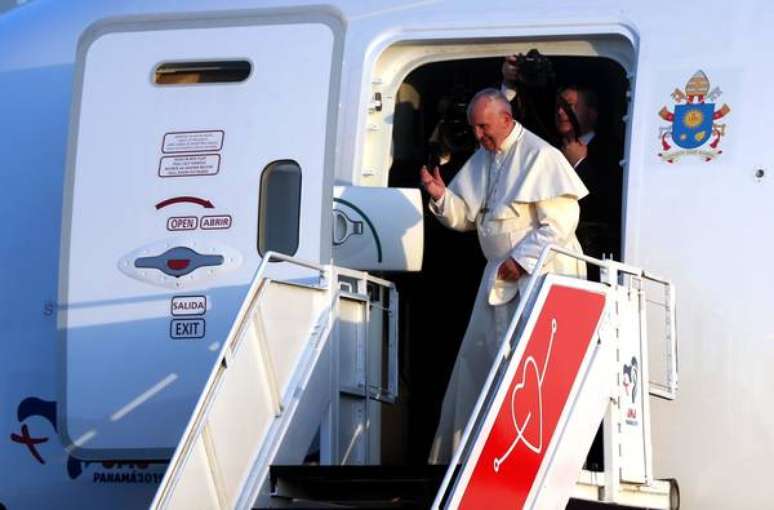 Papa Francisco se despede no Panamá antes de iniciar viagem de volta para Roma