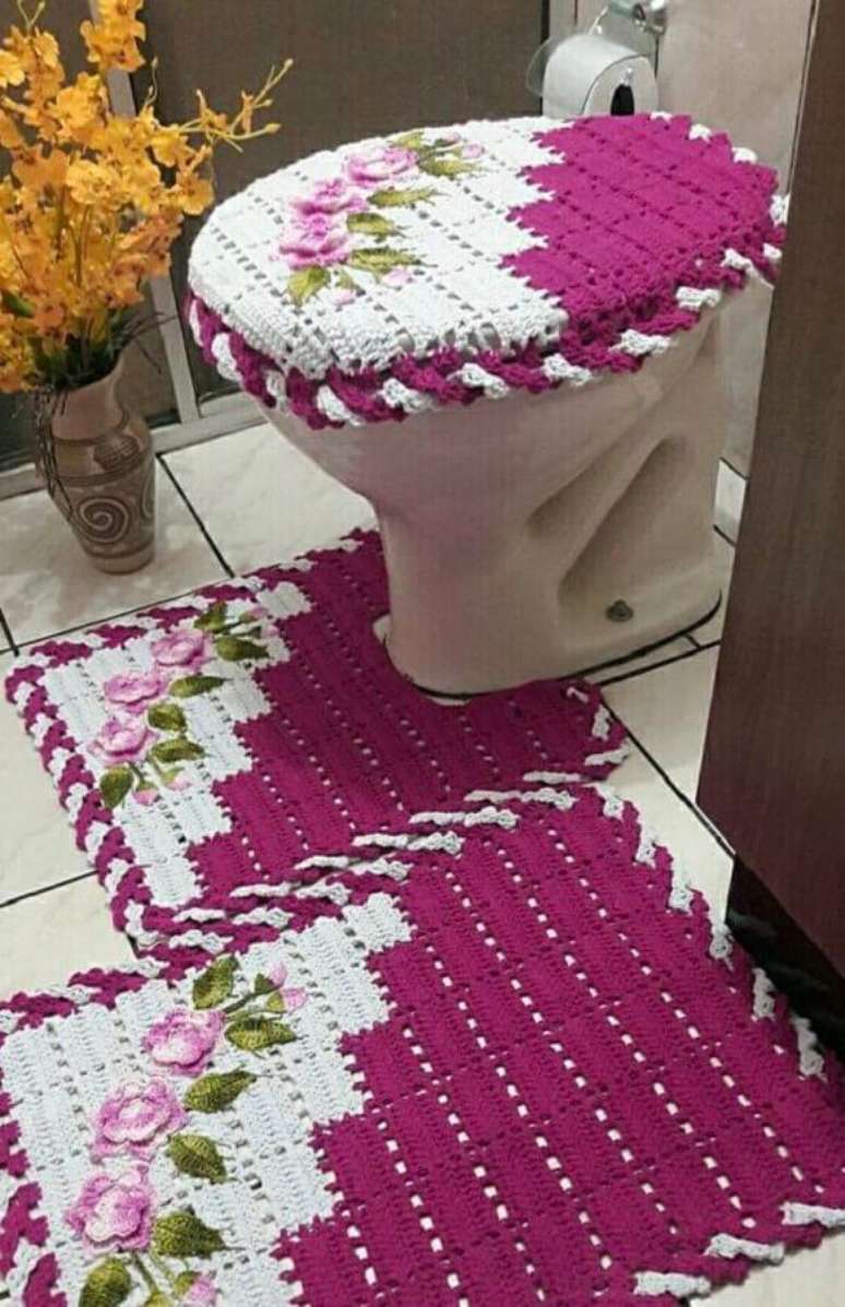 7. O tapete de crochê com flores pode ser usado para decorar vários ambientes da casa – Foto: Pinosy