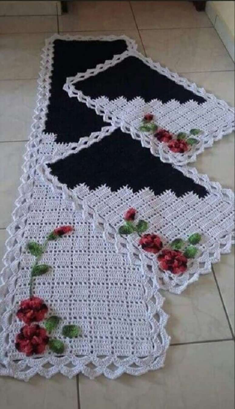 11. Invita em flor de crochê para tapete personalizado – Foto: Pinterest