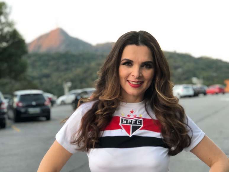 Apaixonada por futebol e são paulina por causa do pai, Luiza Ambiel jogava como zagueira no interior de São Paulo
