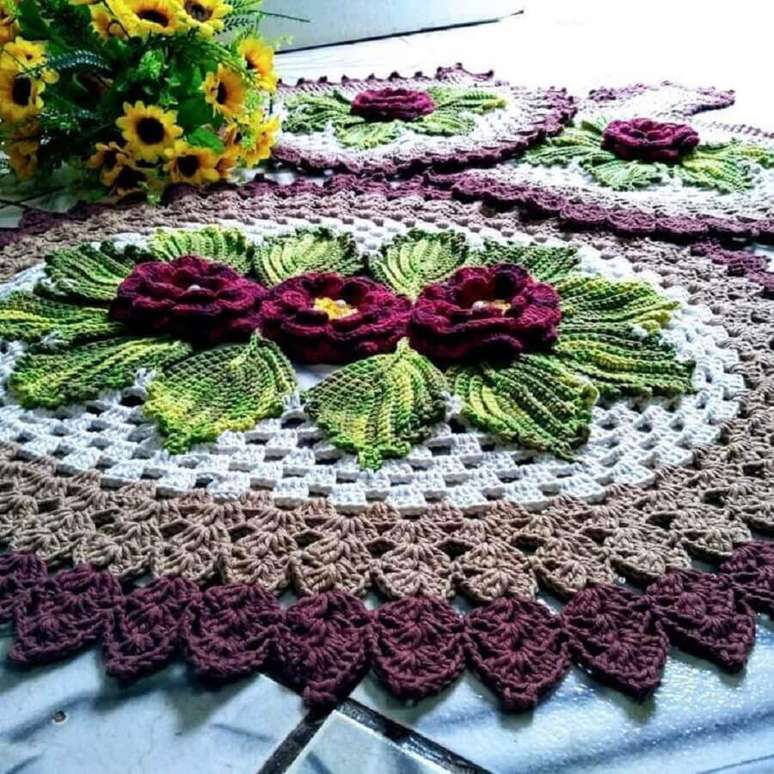 25. Flor de crochê para tapete – Foto: Lurdinha Marcelino Artesã